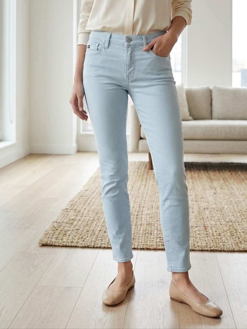 AG Adriano Goldschmied The Stilt Cigarette Leg Jeans Light Wash 28R Feminine